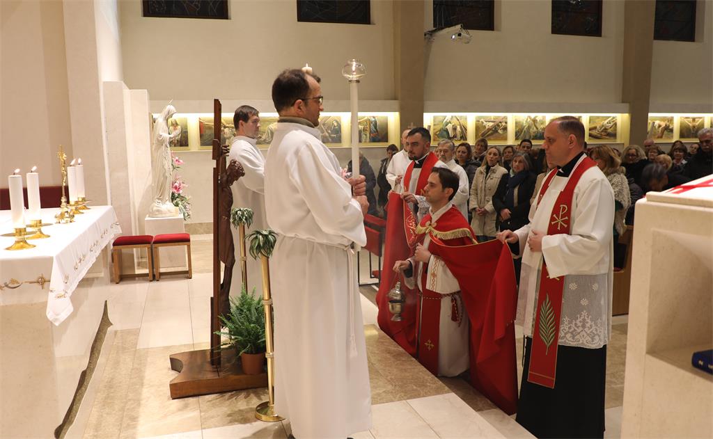 260128 Mons. Marko Kovač predvodio misu devetnice sv. Josipa na Trešnjevki (16-1)