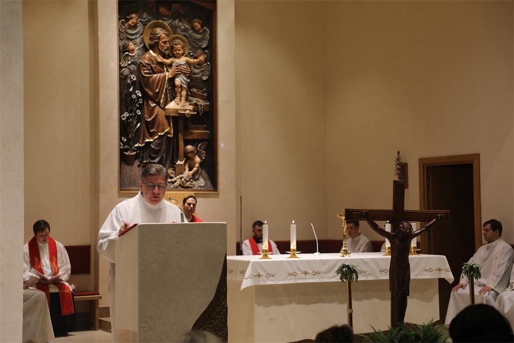 260128 Mons. Marko Kovač predvodio misu devetnice sv. Josipa na Trešnjevki (18-1)