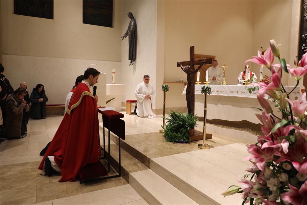 260128 Mons. Marko Kovač predvodio misu devetnice sv. Josipa na Trešnjevki (19-1)