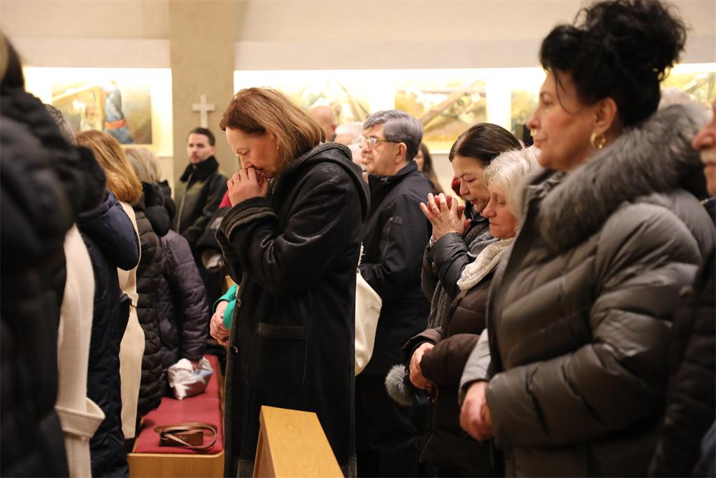 260128 Mons. Marko Kovač predvodio misu devetnice sv. Josipa na Trešnjevki (9-1)