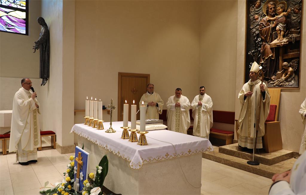 260201 Biskup Kovač predvodio misu u Župi sv. Josipa (10)