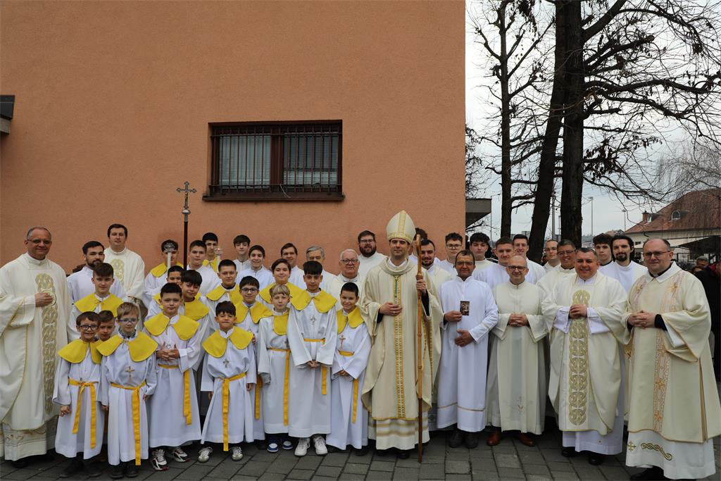 260201 Biskup Kovač predvodio misu u Župi sv. Josipa (37)