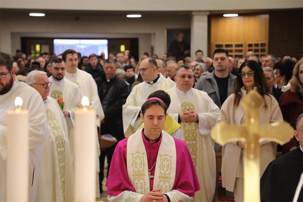 260201 Biskup Kovač predvodio misu u Župi sv. Josipa (5)