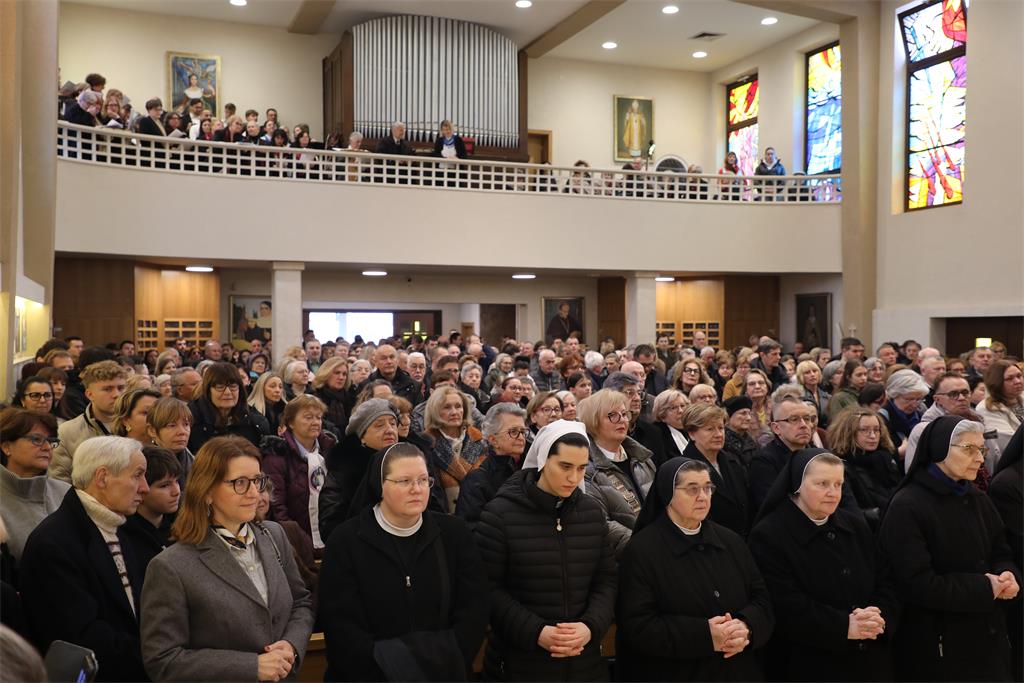 260201 Biskup Kovač predvodio misu u Župi sv. Josipa (6)