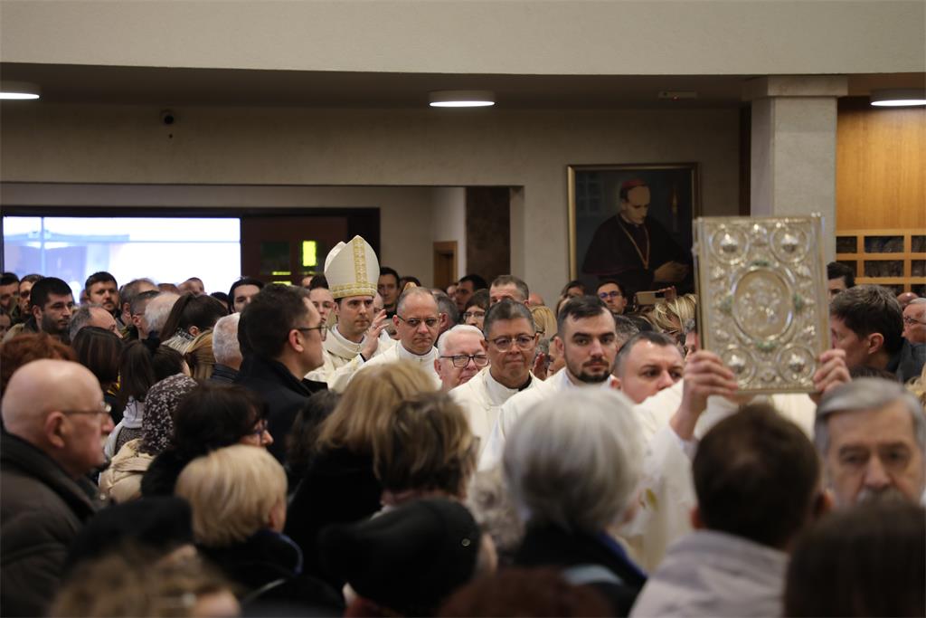 260201 Biskup Kovač predvodio misu u Župi sv. Josipa (7)