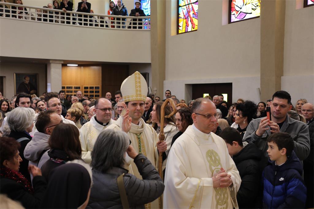 260201 Biskup Kovač predvodio misu u Župi sv. Josipa (8)
