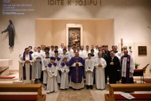 Sjemeništarci hodočastili sv. Josipu na Trešnjevku (1)